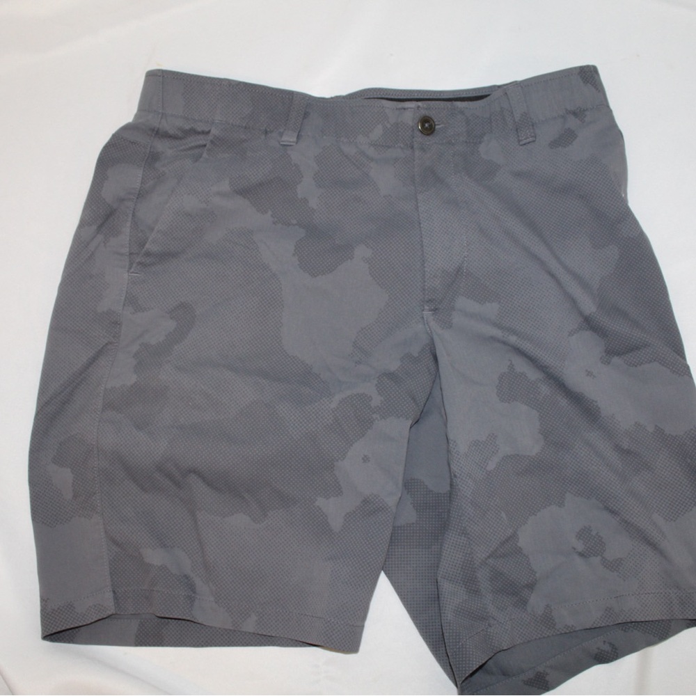 Under Armour Men's Gray Camouflage Performance Shorts